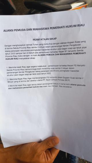 Massa Aksi APMPHR Minta Kejati Periksa SF Harianto Atas Dugaan Suap Rp 2 Miliar