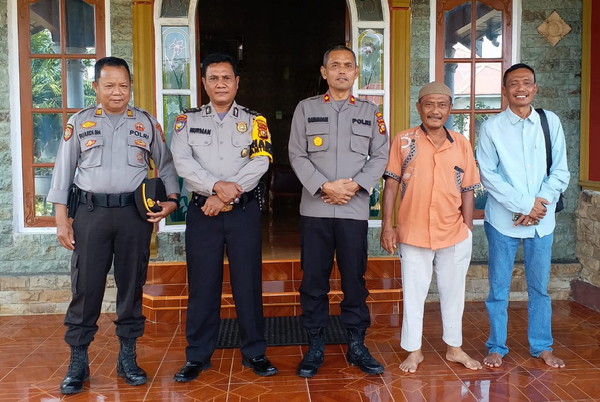 Kapolsek Kampar Kiri dan anggota Silaturrahmi ke Masyarakat Kenegerian Lipat Kain