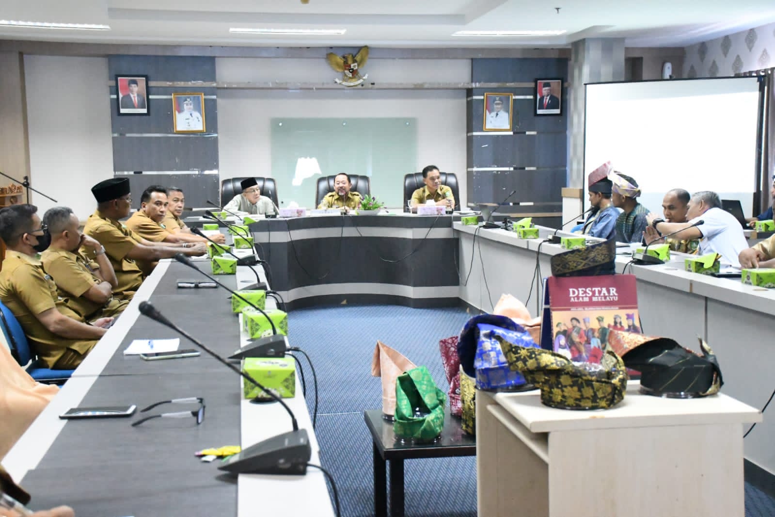 Lestarikan Khazanah Budaya, Pemkab Bengkalis Siapkan Aturan Tentang Berpakaian Melayu dan Tanjak