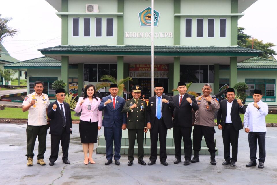 Pj Bupati Kampar: Selamat HUT TNI ke-77, TNI Adalah Kita