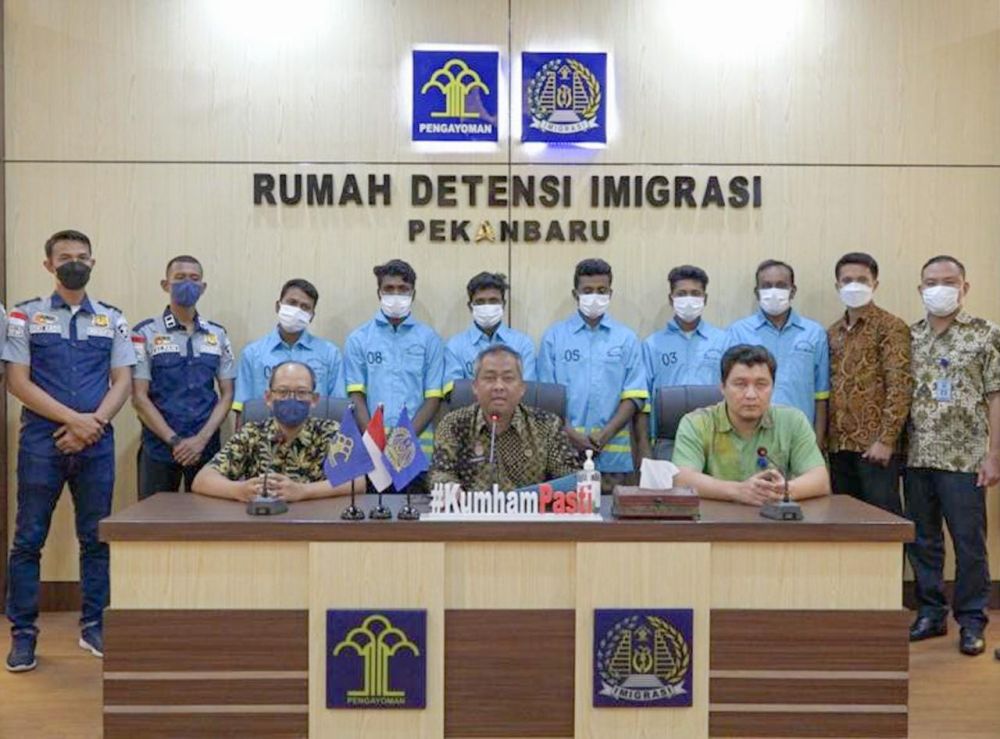 Lagi, Kemenkunham Deportasi 6 WNA Bangladesh ke Negara Asalnya