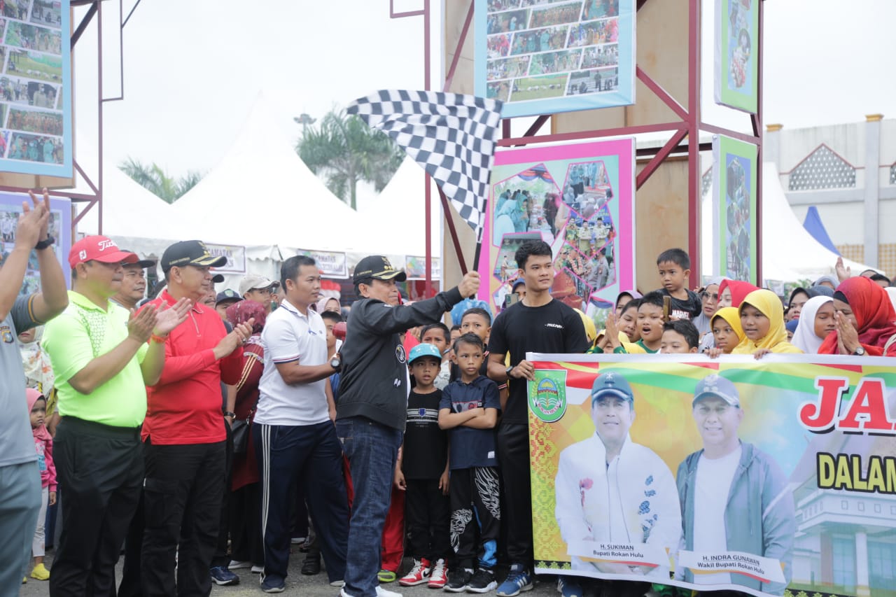 Ribuan Warga Ramaikan Jalan Santai Semarak HUT Rohul Ke 23