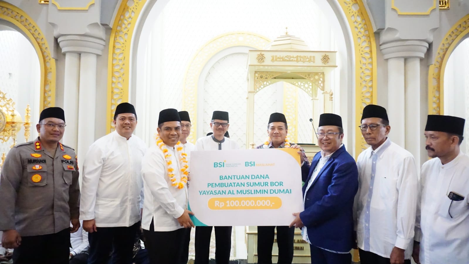 Sekda Dumai dan Anggota DPR RI Jon Erizal Hadiri Persemian Masjid Muslimin