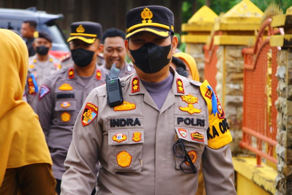 Kapolres Bengkalis Bawa Penderita Kanker Kulit Berobat ke Rumah Sakit