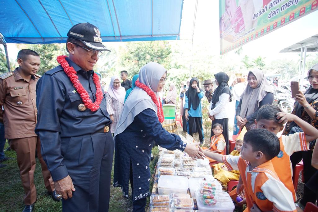Bupati dan Bunda PAUD Sambangi “Market Day Bina Insaniâ€