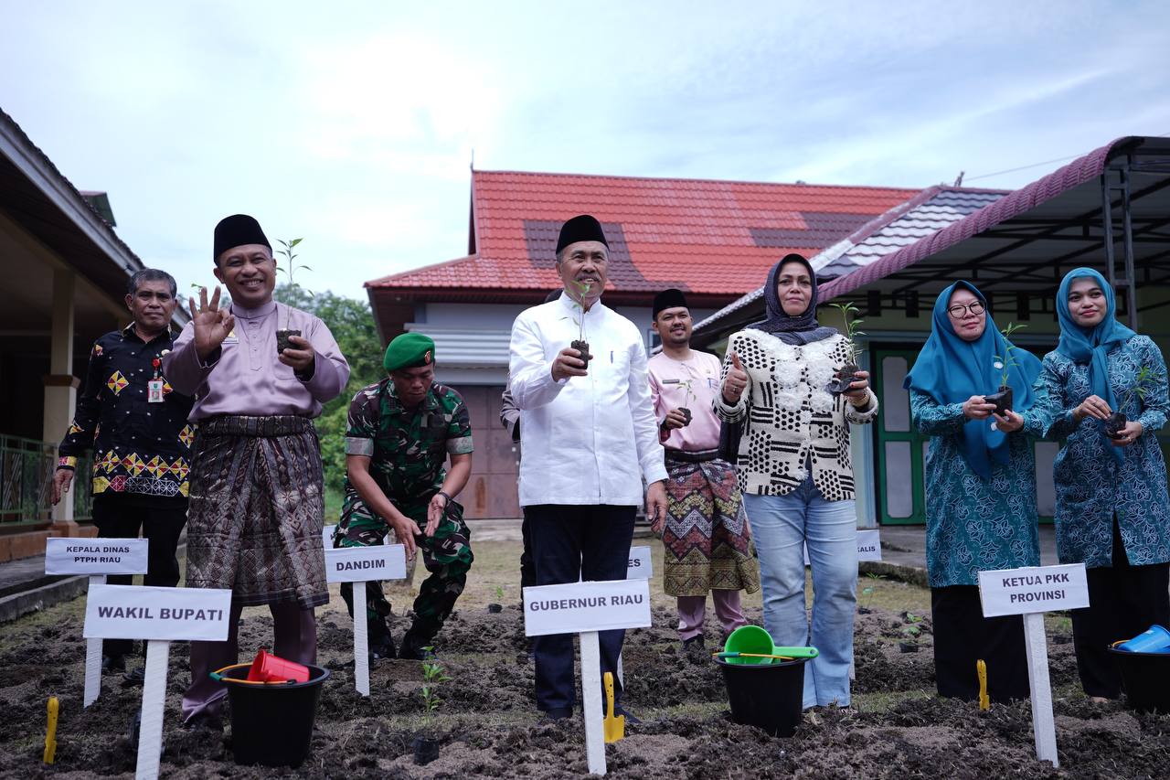 Gubri Tanam Cabai dan Salurkan Bansos Rp3,25 Miliar di Bengkalis