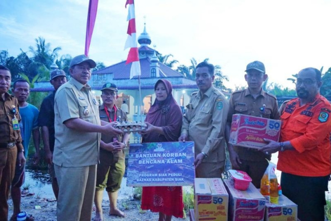 Bupati Siak Alfedri Tinjau Banjir di Kampung Mengkapan Sungai Apit, Penghulu Ucapkan Terimakasih