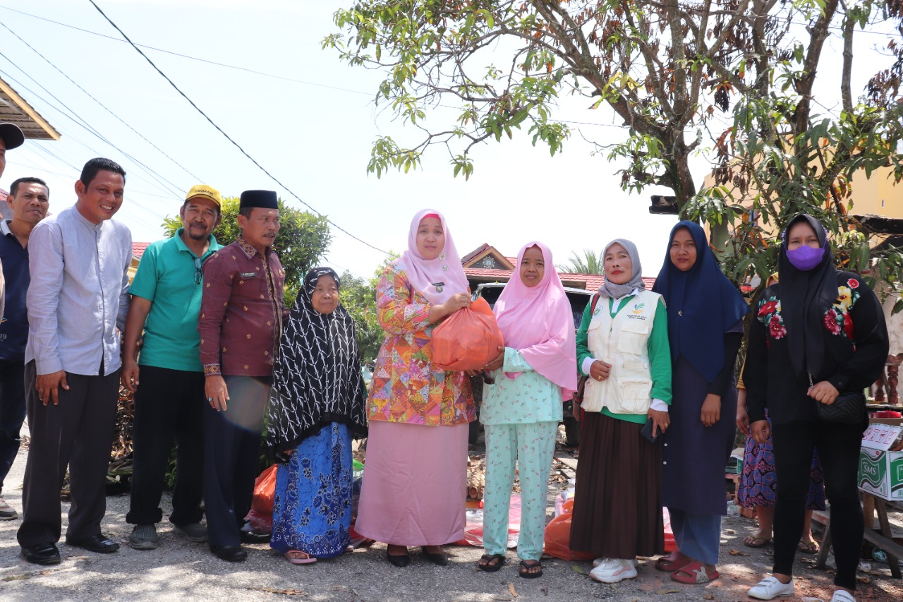 Dinsos Pekanbaru Beri Bantuan ke Warga Korban Kebakaran Rumah di Sialang Munggu