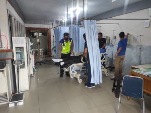Polantas Evakuasi Kakek Pingsan di Area CFD Pekanbaru