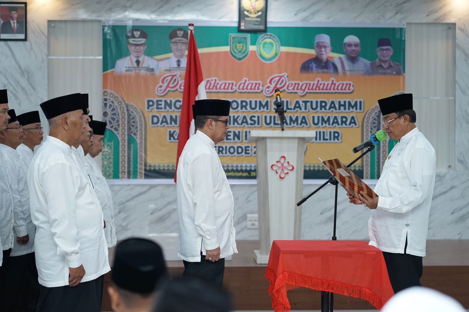 Bupati Inhil Lantik Forum Silaturrahmi dan Komunikasi Ulama dan Umara
