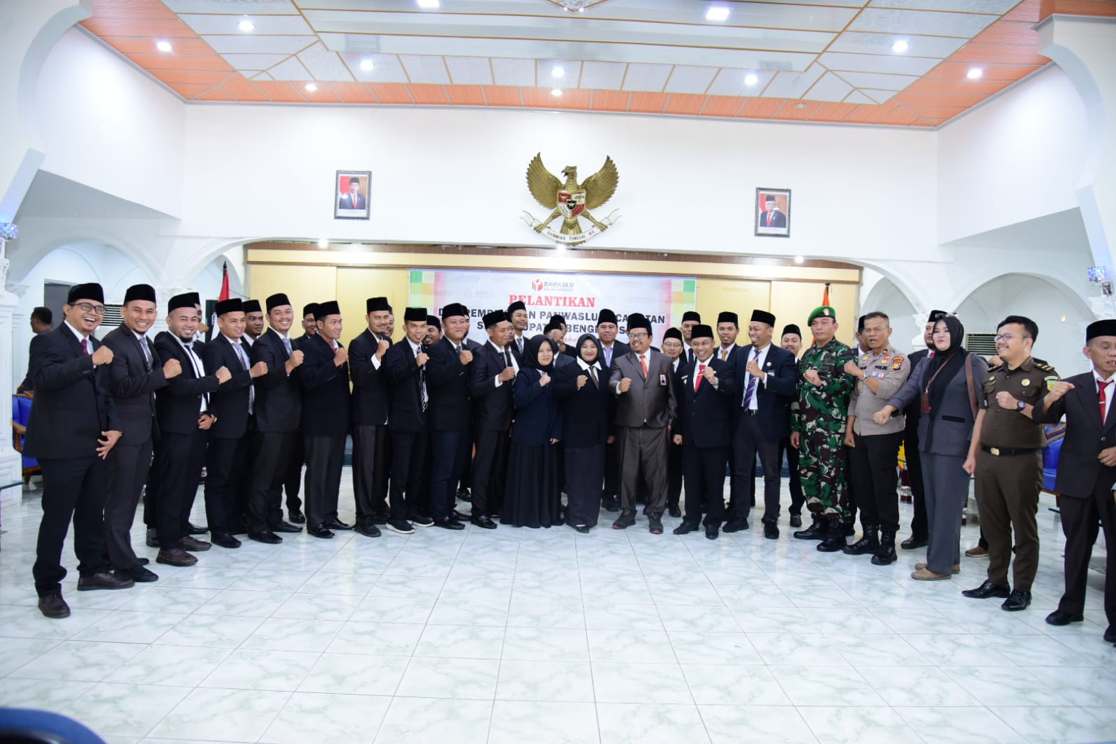 Ketua Panwaslu Kukuhkan 33 Orang Pengawas Kecamatan se-Kabupaten Bengkalis