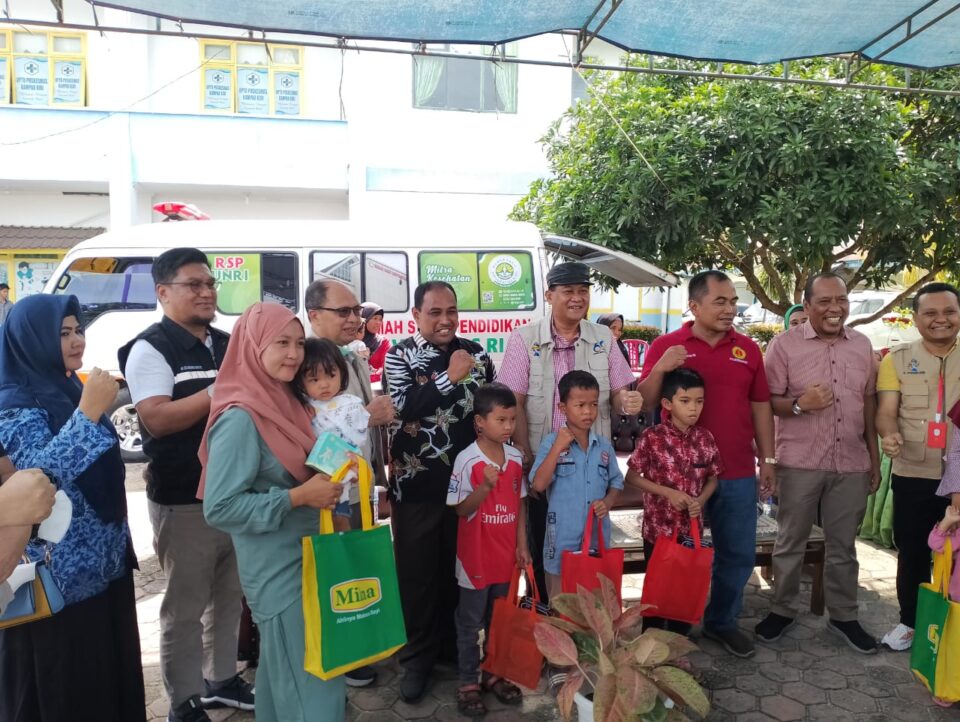 Pemkab Kampar Apresiasi Kepedulian Unri Gelar Sosialisasi Stunting dan Sunatan Massal