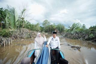 Bupati Tinjau Progres Normalisasi Kanal DEsa Tekulai Hulu