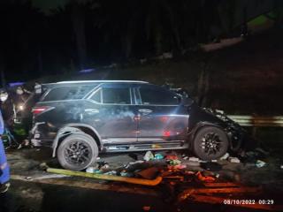 Brakkk! Toyota Fortuner Tabrak Truk Colt Diesel di Tol Permai, Dua Nyawa Melayang