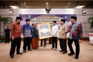 Gubri Lepas 54 Kafilah Riau Menuju MTQ Nasional di Kalimantan Selatan