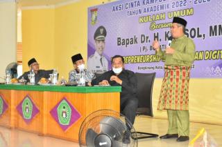 Pj Bupati Kampar Beri Materi Kuliah Umum di STIE Bangkinang