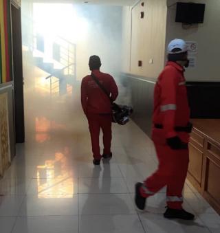 Cegah Demam Berdarah, Diskes Fogging Kantor DPRD Pekanbaru