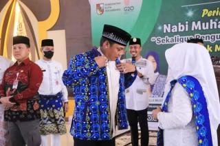 Pj Walikota Pekanbaru Dikukuhkan Sebagai Bapak BKMT, Begini Harapan Muflihun