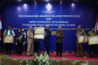Gubri Terima Dua Penghargaan dari BKN