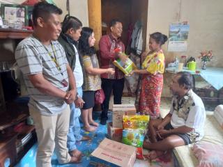 Janderhat Napitupulu Didampingi Sekjen SPKN Serahkan Bantuan Sosial untuk Warga Kurang Mampu