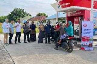 Pertamina Patra Niaga Regional Sumbagut Berikan Kopi Gratis untuk Konsumen Pertamax