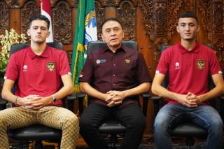 Dua Calon Pemain Naturalisasi Berkunjung ke Kantor PSSI