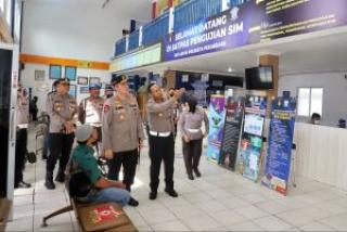 Kapolda Riau Sidak Pelayanan SIM ke Satpas Polresta Pekanbaru