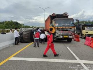 Brakkk! Kecelakaan di Tol Pekanbaru-Dumai, Empat Kendaraan Rusak, 1 Korban Luka Ringan