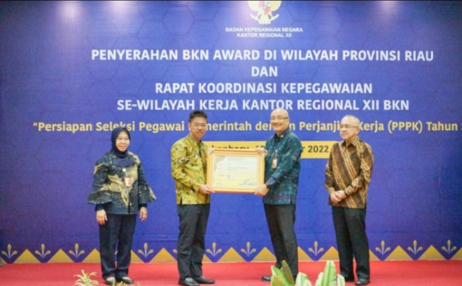 Manajemen ASN Berhasil, Pemkab Rohil Terima Penghargaan BKN Award 2022