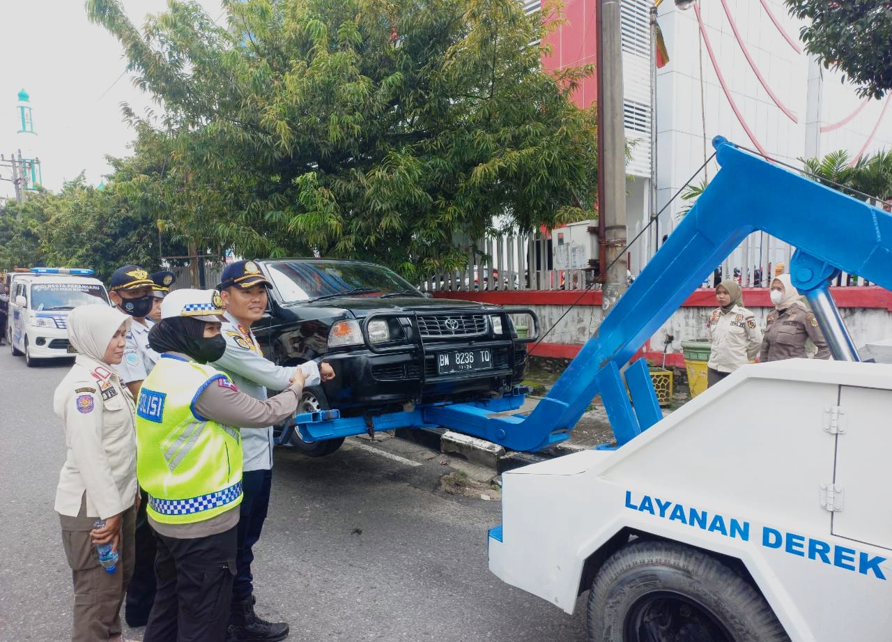 Gelar Operasi Tertib, Dishub Derek Kendaraan yang Melanggar Aturan Rambu Lintas