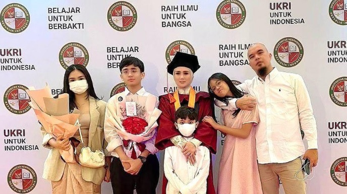 Diwisuda, Mulan Jameela NGaku Sulit Dapat Izin Ahmad Dhani untuk Kuliah