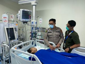 Polda Riau Bantu Operasi Warga Penderita Kelumpuhan