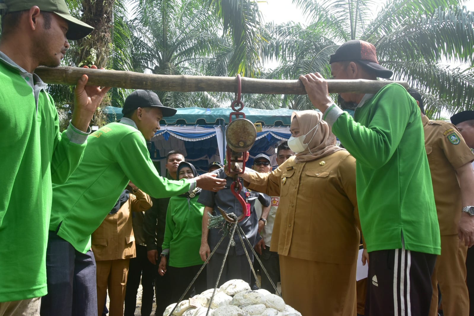 Bupati Bengkalis Canangkan Pemasaran Bahan Olah Karet