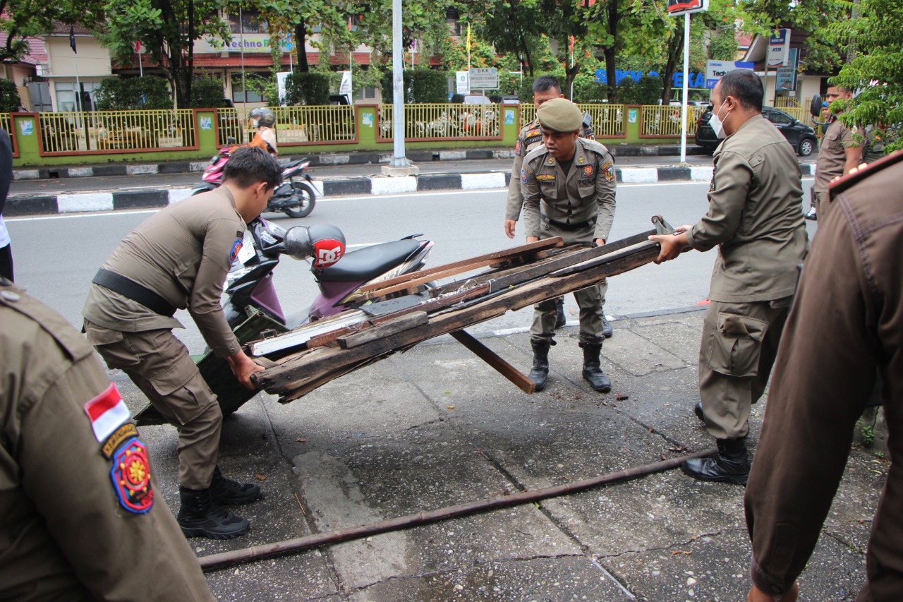 Satpol PP Sterilkan Rute Tour de Muara Takus dari PKL
