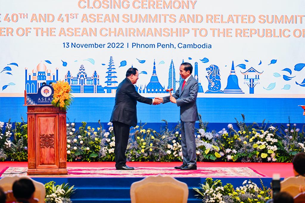 Indonesia Terima Keketuaan ASEAN 2023 dari Kamboja