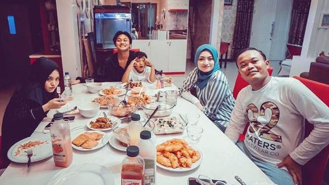 Bertemu dengan Anak-anak Sule, Nathalie Holscher Tampak Canggung