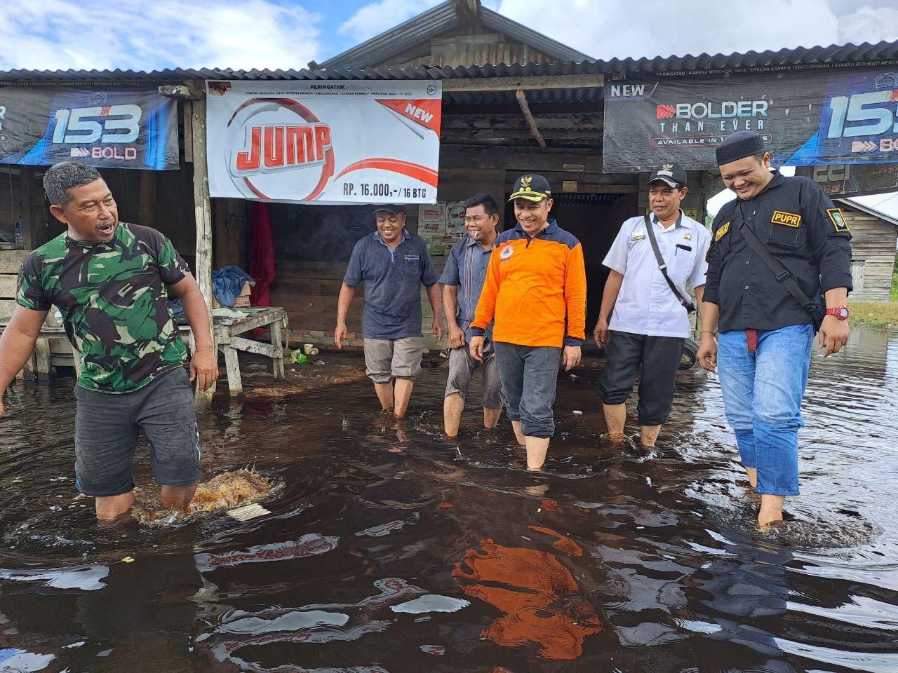 Wabup Bagus Santoso Sambangi Warga Terdampak Banjir di Lubuk Gaung