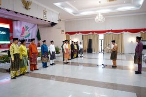 Gubri Lantik B Isyandi Sebagai Ketua Dewan Pendidikan Provinsi Riau Masa Bakti 2022-2027