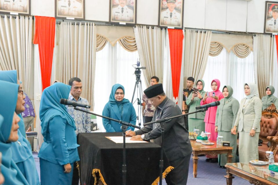 Sekda Lantik dan Kukuhkan GOW Kabupten Kampar Periode 2022-2027