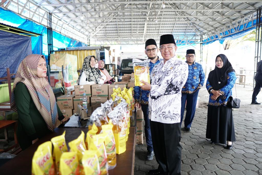 Bupati Tinjau Operasi Pasar yang Digelar Disdagtri Inhil