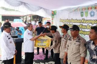 Serahkan BKK, Syamsuar: Kemajuan Suatu Negara Dimulai Dari Desa