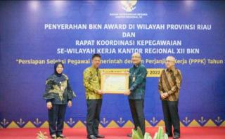 Manajemen ASN Berhasil, Pemkab Rohil Terima Penghargaan BKN Award 2022