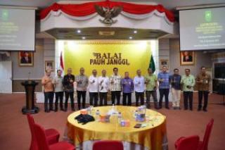 Berdayakan BUMD di Riau, Gubri Launching Aplikasi Si Budi Baik