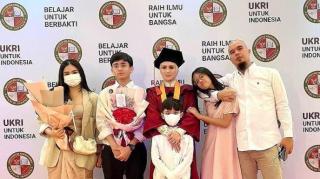 Diwisuda, Mulan Jameela NGaku Sulit Dapat Izin Ahmad Dhani untuk Kuliah