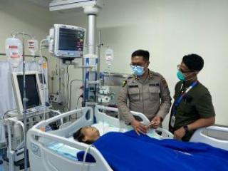 Polda Riau Bantu Operasi Warga Penderita Kelumpuhan