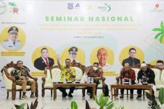 Pemkab Inhil Perkenalkan Varietas Kelapa Sri Gemilang pada Seminar Nasional di Jambi
