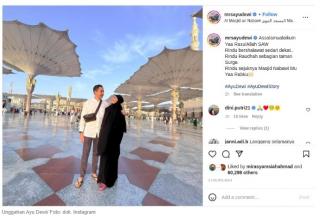 Ramai Isu Selingkuh, Regi Datau Rangkul Mesra Ayu DewiÂ 