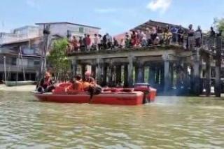 Tolonggg! Perahu Motor Dihantam Ombak, Pasutri Hilang di Perairan Tanjung Medang