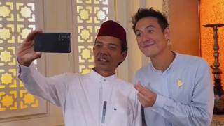 Ikut Ngaji Bareng UAS, Daniel Mananta Didoakan Mualaf