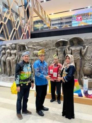 Produk Unggulan Riau Dipamerkan di Sarinah Jakarta